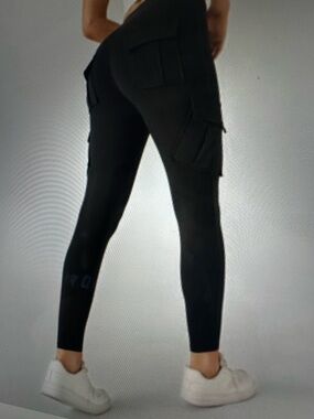 New with Tag! $55 Halara Black Cargo Pocket Leggings Sz M